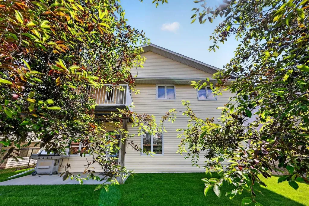 219 Hillcrest Boulevard Strathmore AB T1P 1Z6