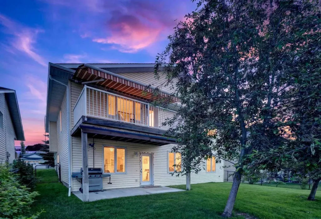 219 Hillcrest Boulevard Strathmore AB T1P 1Z6