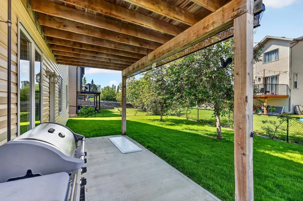219 Hillcrest Boulevard Strathmore AB T1P 1Z6