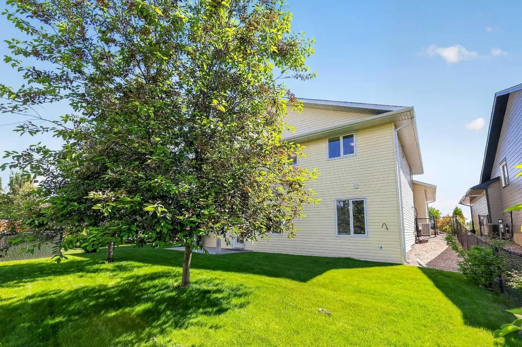 219 Hillcrest Boulevard Strathmore AB T1P 1Z6