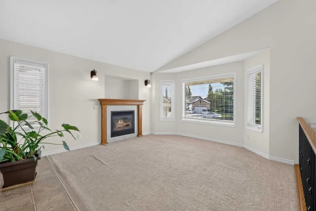 219 Hillcrest Boulevard Strathmore AB T1P 1Z6