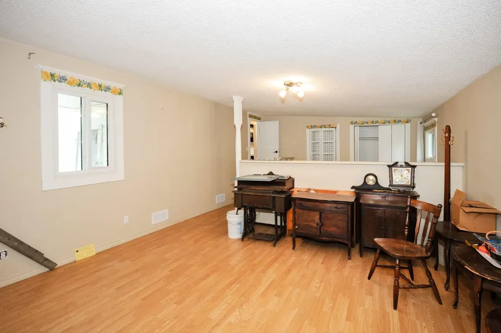 121 Alberta Street Kingman AB T0B2M0