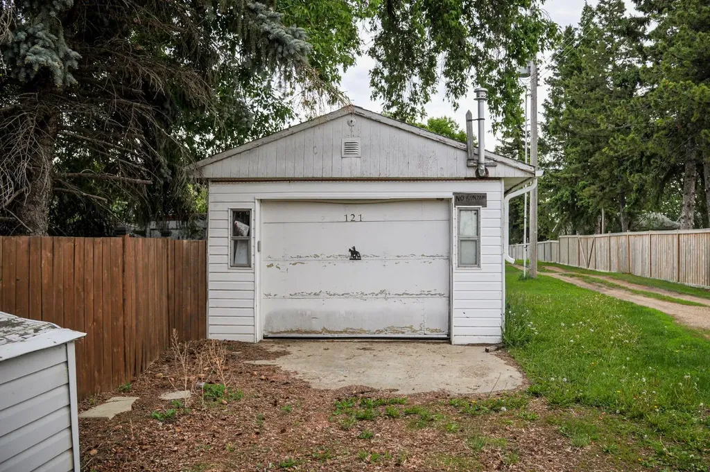 121 Alberta Street Kingman AB T0B2M0