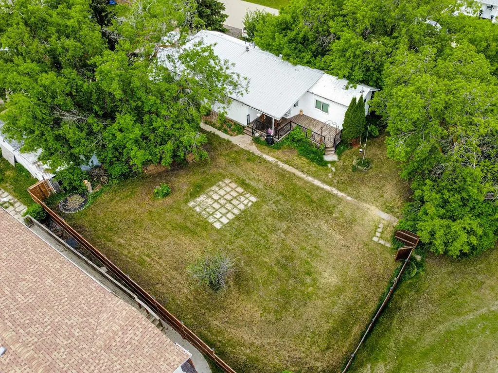 121 Alberta Street Kingman AB T0B2M0