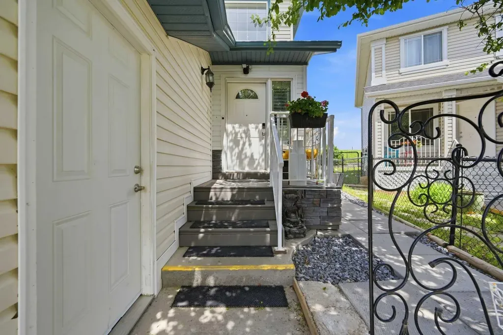 46 Citadel Meadow Crescent NW Calgary AB T3G 4Z1