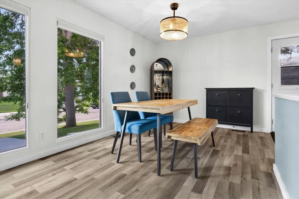 24 Midglen Drive SE Calgary AB T2X 1G7