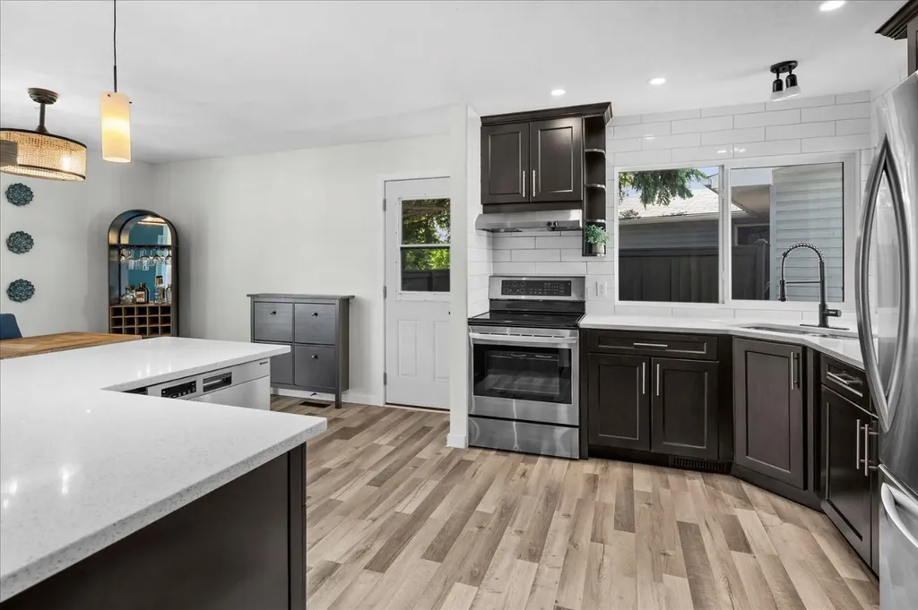 24 Midglen Drive SE Calgary AB T2X 1G7