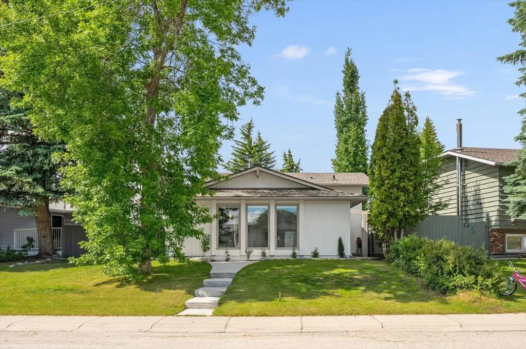 24 Midglen Drive SE Calgary AB T2X 1G7
