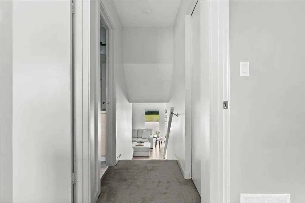 24 Midglen Drive SE Calgary AB T2X 1G7