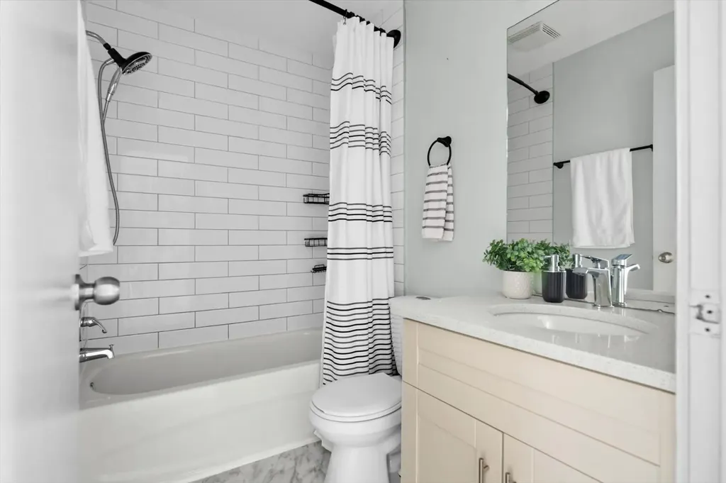 24 Midglen Drive SE Calgary AB T2X 1G7