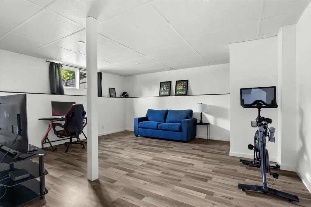 24 Midglen Drive SE Calgary AB T2X 1G7