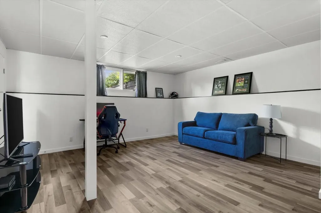 24 Midglen Drive SE Calgary AB T2X 1G7