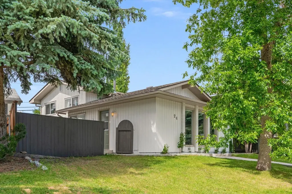 24 Midglen Drive SE Calgary AB T2X 1G7
