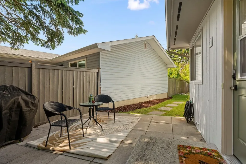 24 Midglen Drive SE Calgary AB T2X 1G7