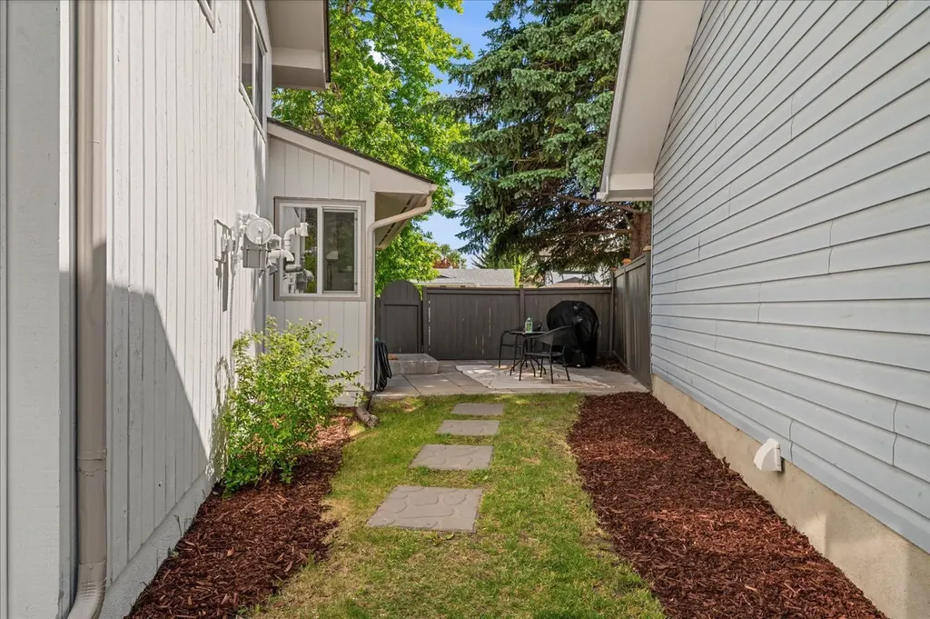 24 Midglen Drive SE Calgary AB T2X 1G7