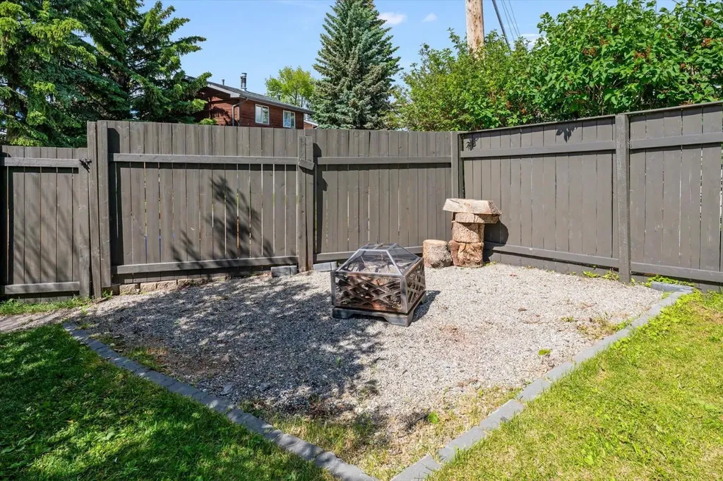 24 Midglen Drive SE Calgary AB T2X 1G7
