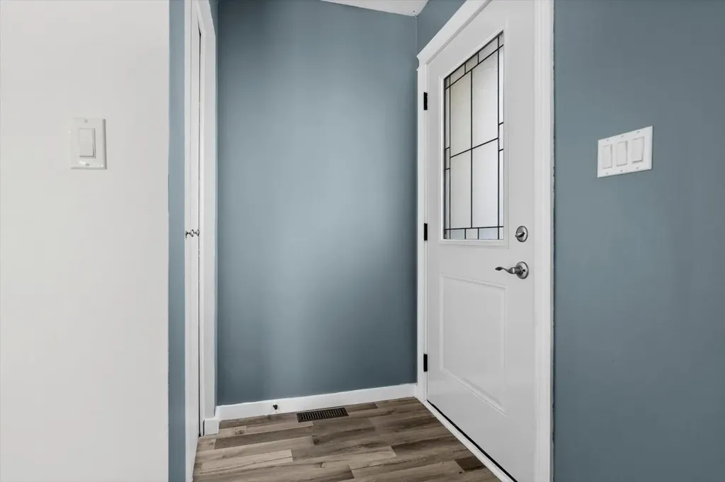 24 Midglen Drive SE Calgary AB T2X 1G7