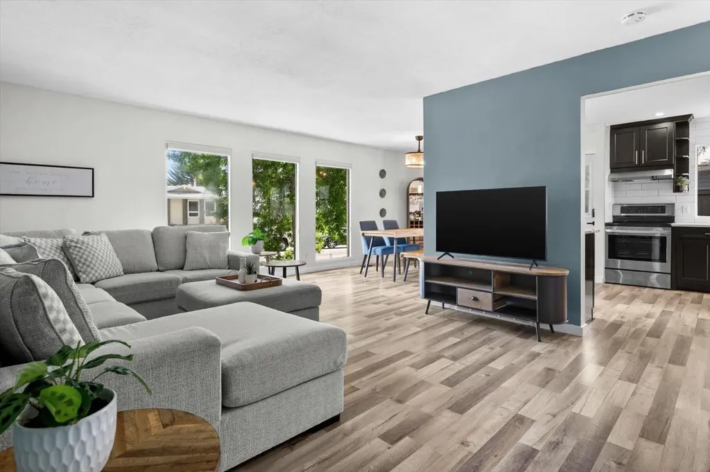 24 Midglen Drive SE Calgary AB T2X 1G7