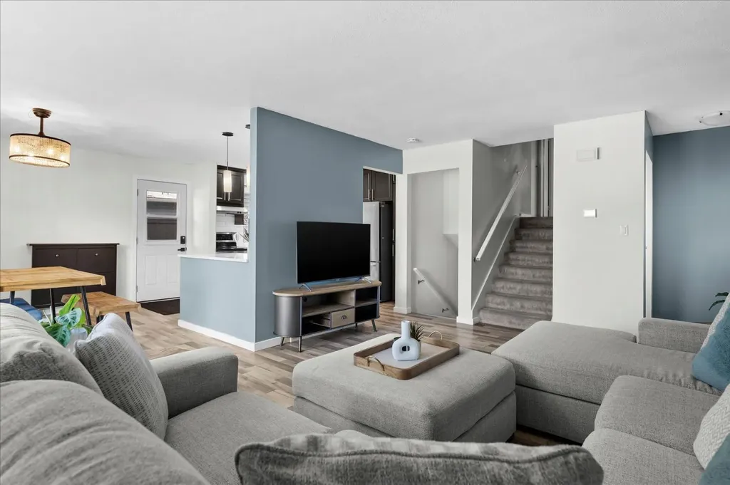 24 Midglen Drive SE Calgary AB T2X 1G7