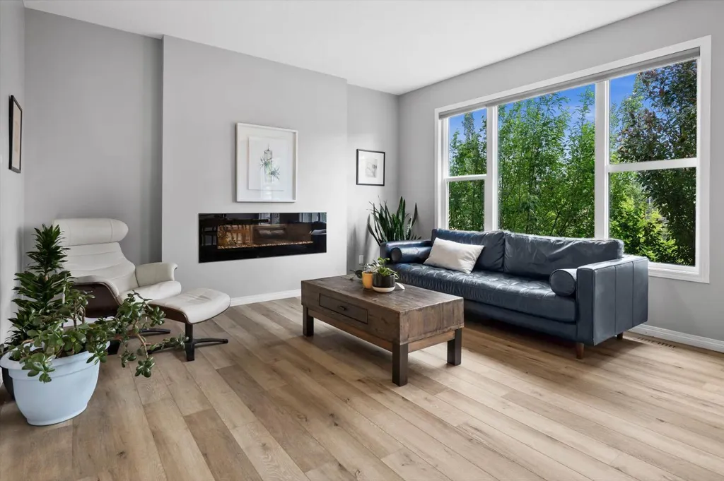 58 Crestbrook Drive SW Calgary AB T3B 6G4