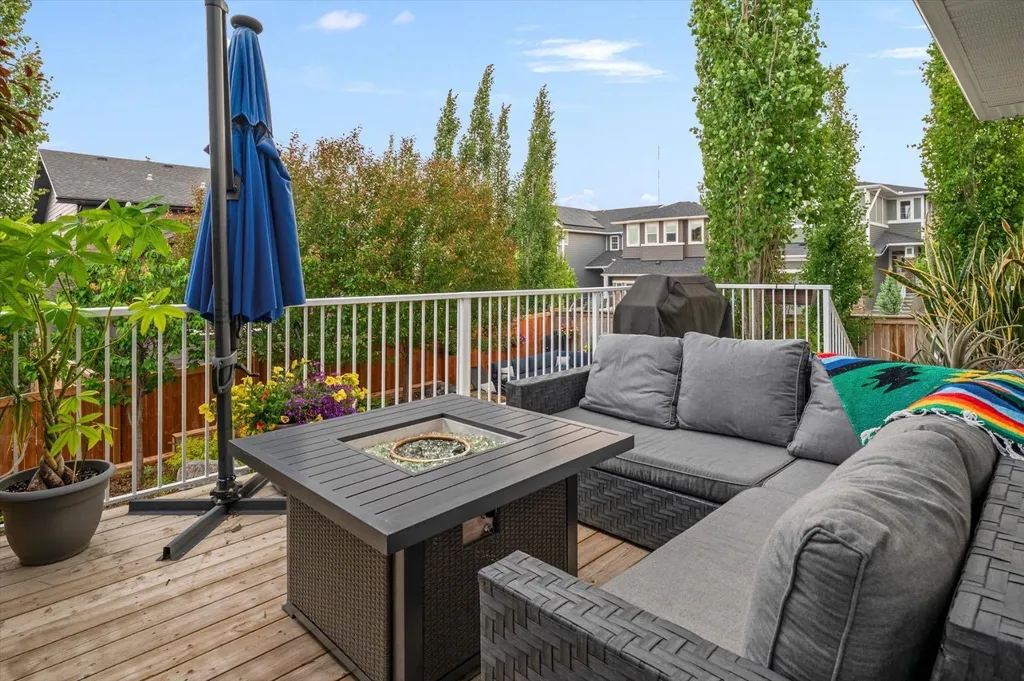 58 Crestbrook Drive SW Calgary AB T3B 6G4