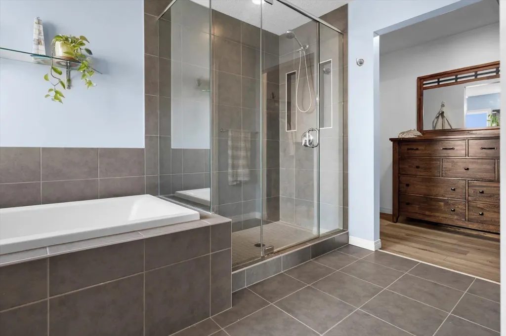 58 Crestbrook Drive SW Calgary AB T3B 6G4