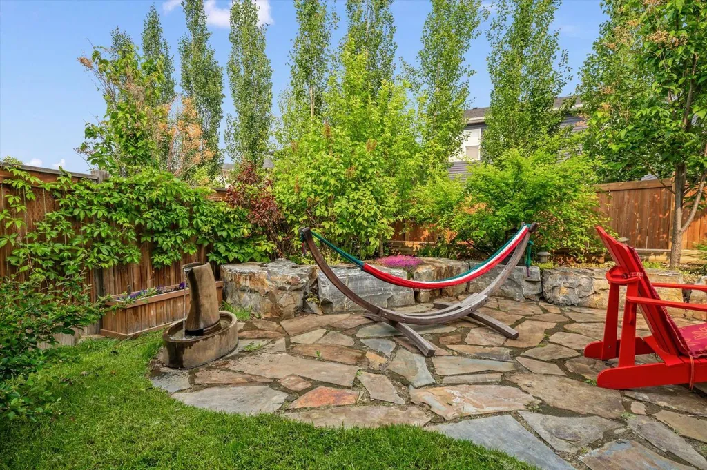 58 Crestbrook Drive SW Calgary AB T3B 6G4