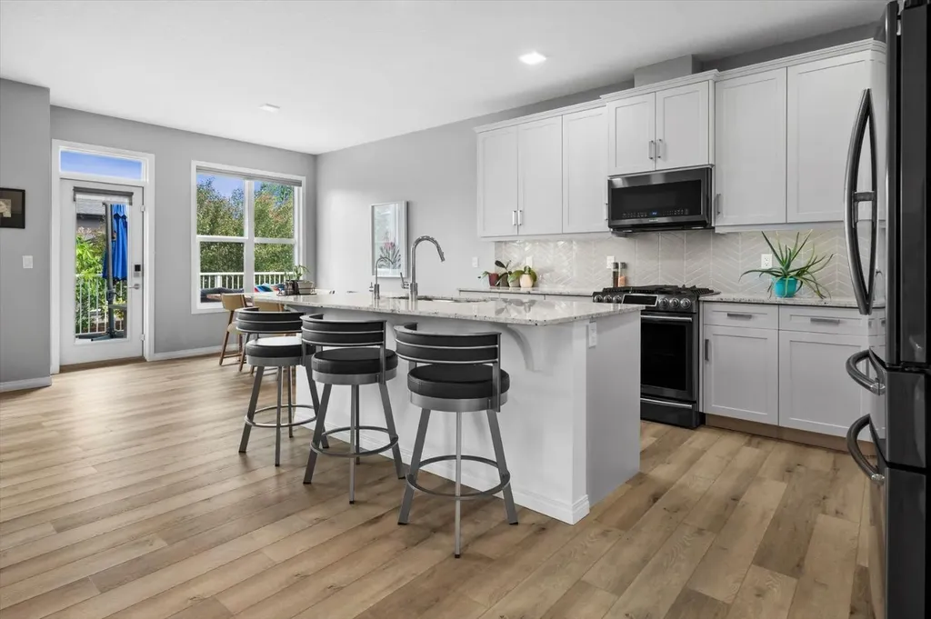 58 Crestbrook Drive SW Calgary AB T3B 6G4