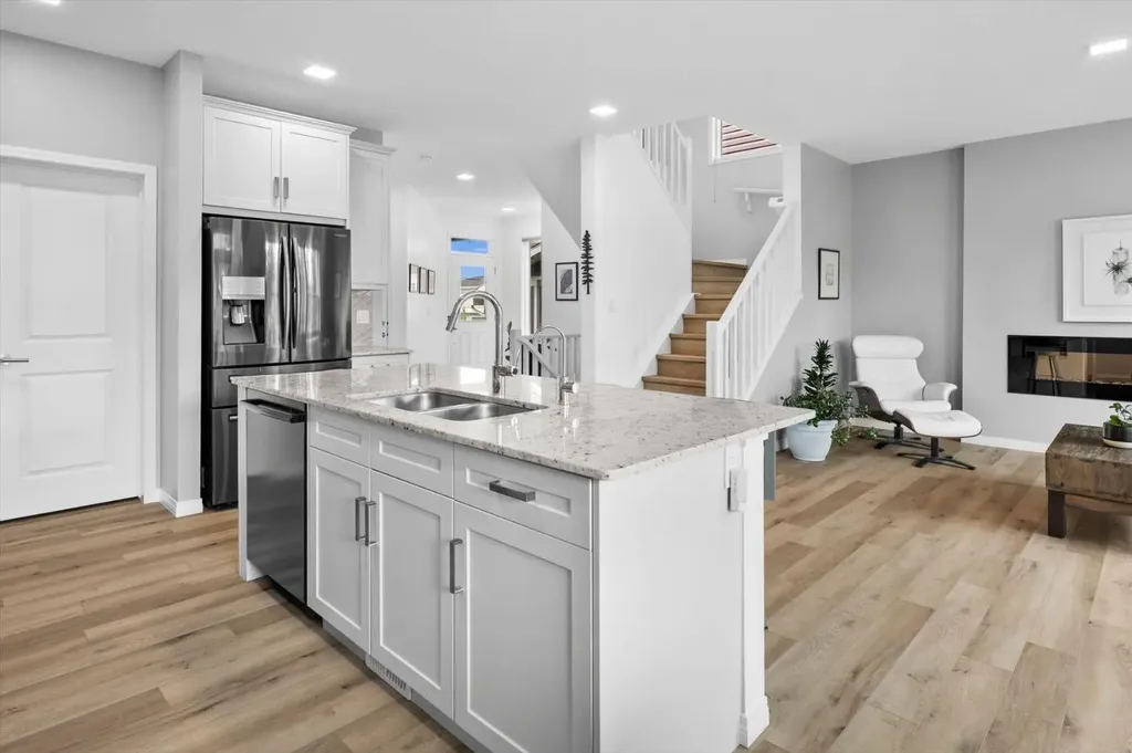 58 Crestbrook Drive SW Calgary AB T3B 6G4