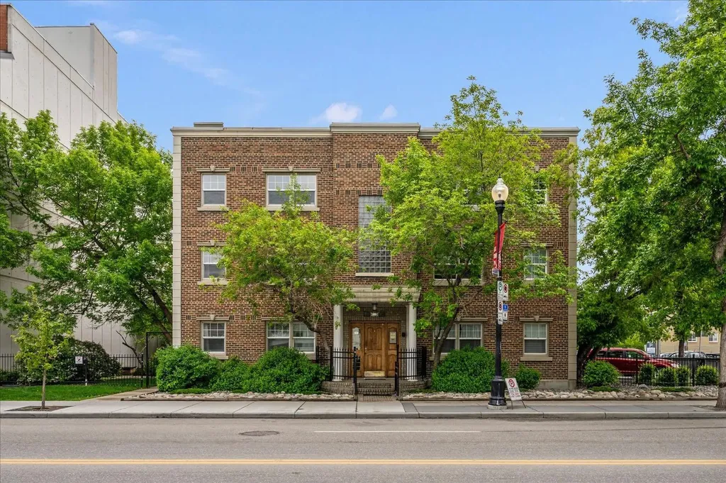 1125 17 Avenue SW Calgary AB T2T 0B5
