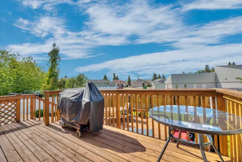 9 Madison Court Strathmore AB T1P 1M5