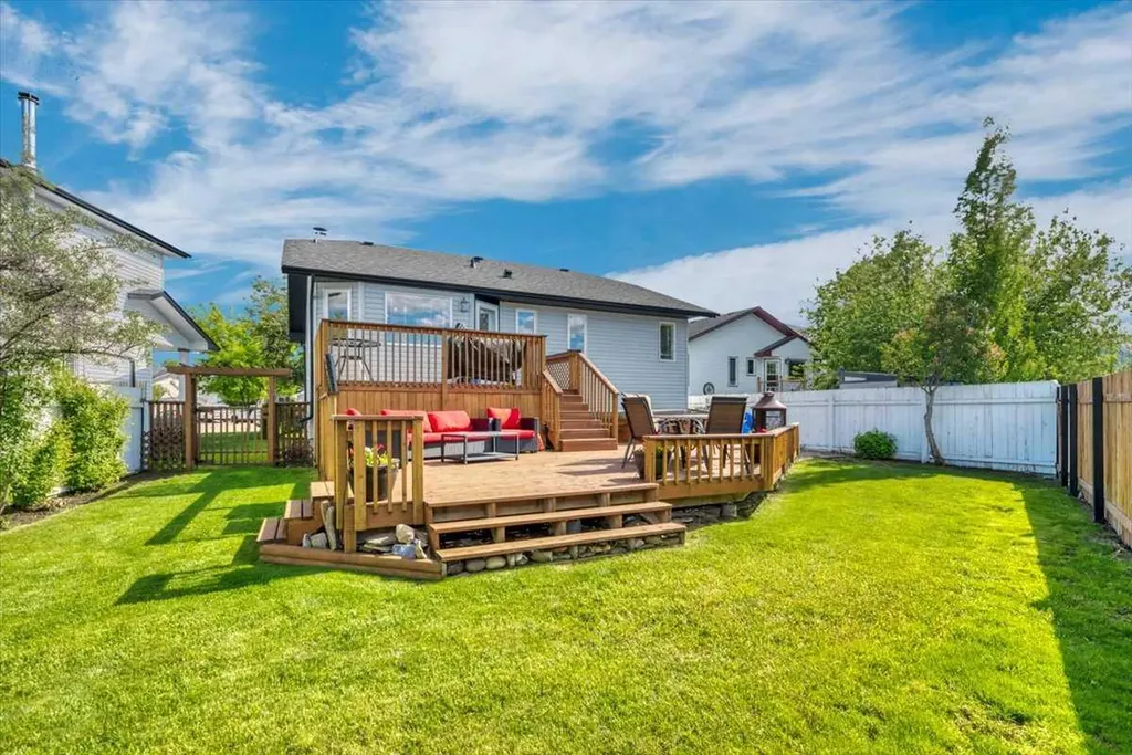 9 Madison Court Strathmore AB T1P 1M5