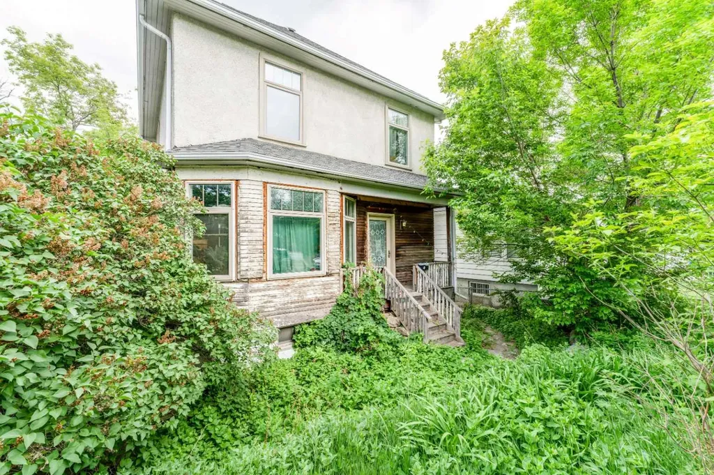 2108 8 Street SE Calgary AB T2G 3A2