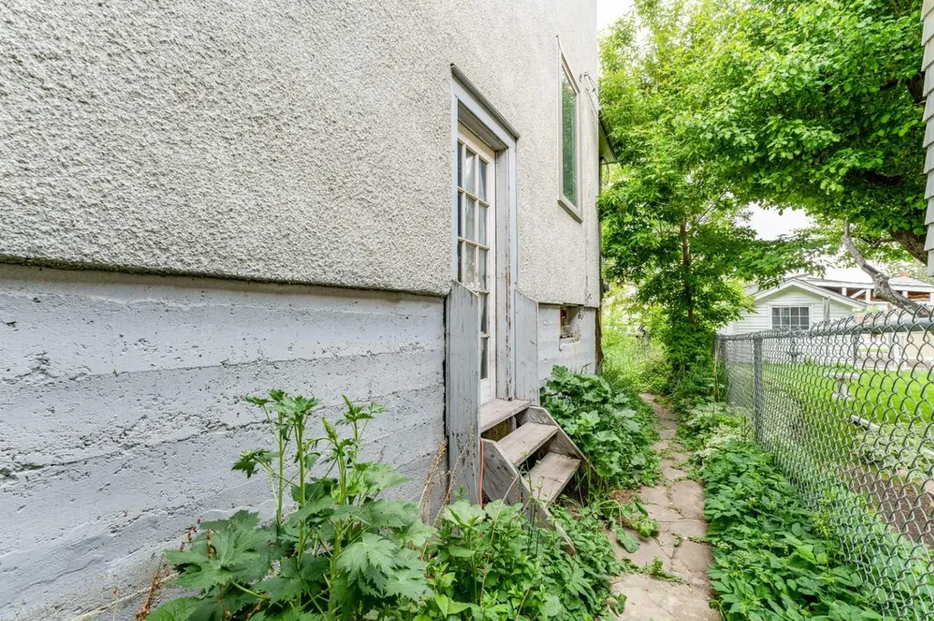 2108 8 Street SE Calgary AB T2G 3A2