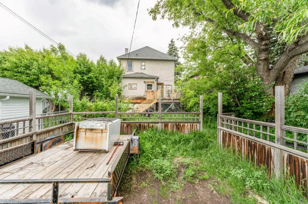 2108 8 Street SE Calgary AB T2G 3A2