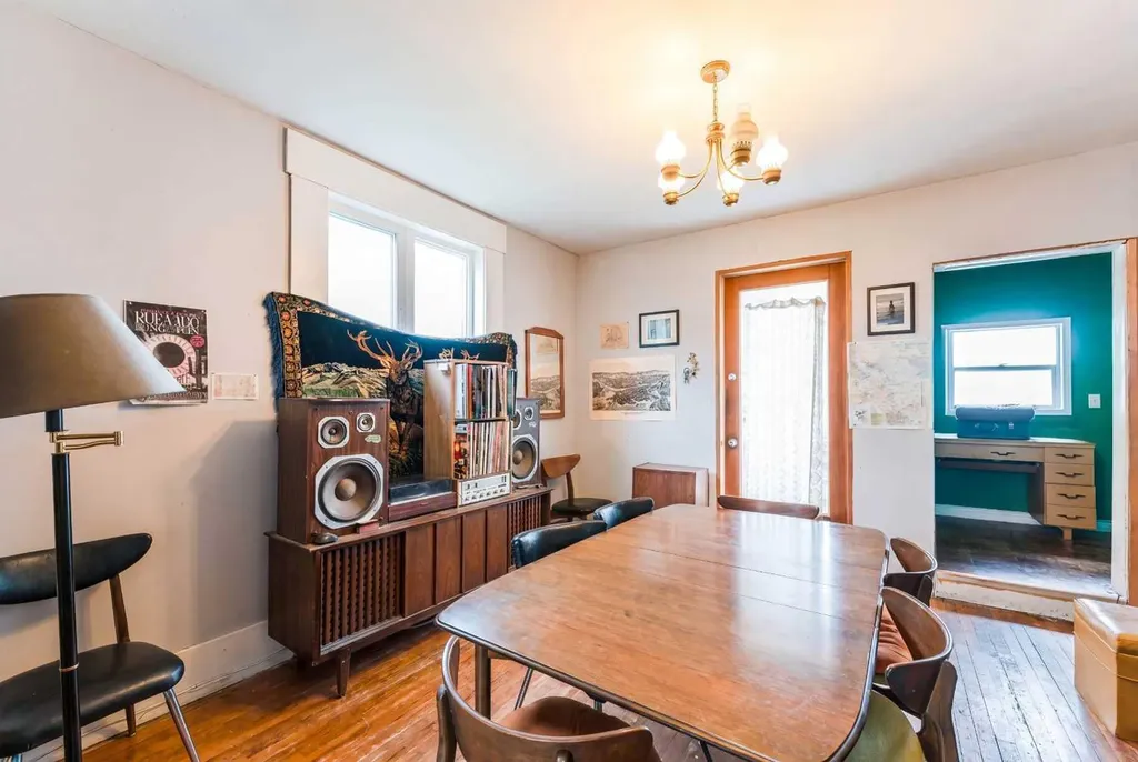2108 8 Street SE Calgary AB T2G 3A2