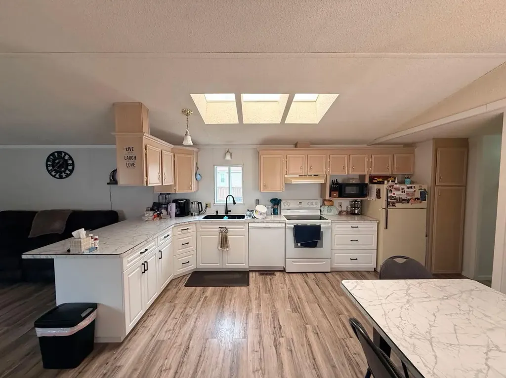 10109 105 Avenue La Crete AB T0H 2H0