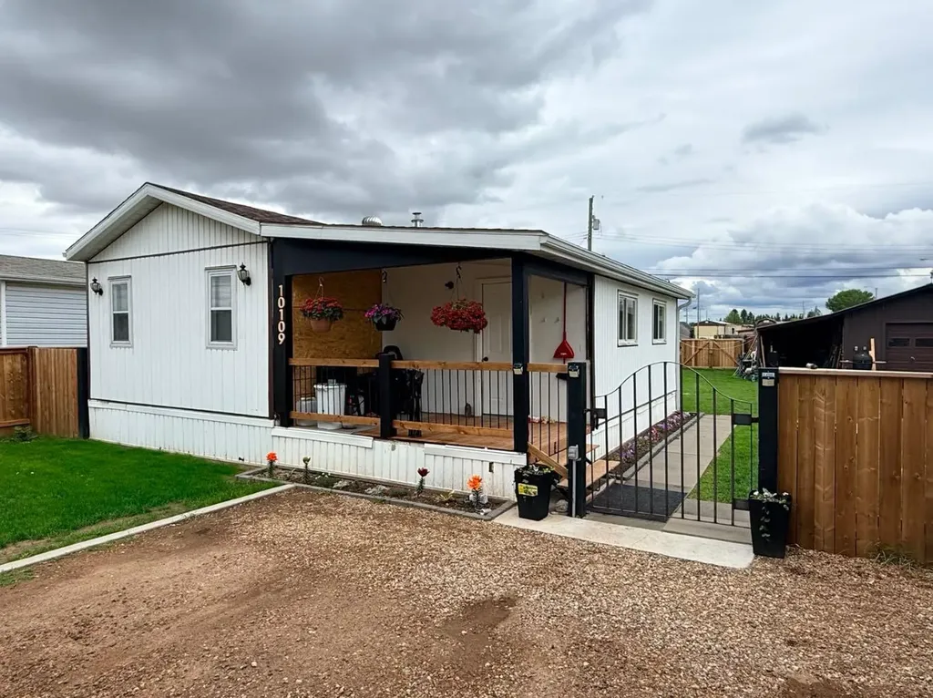 10109 105 Avenue La Crete AB T0H 2H0
