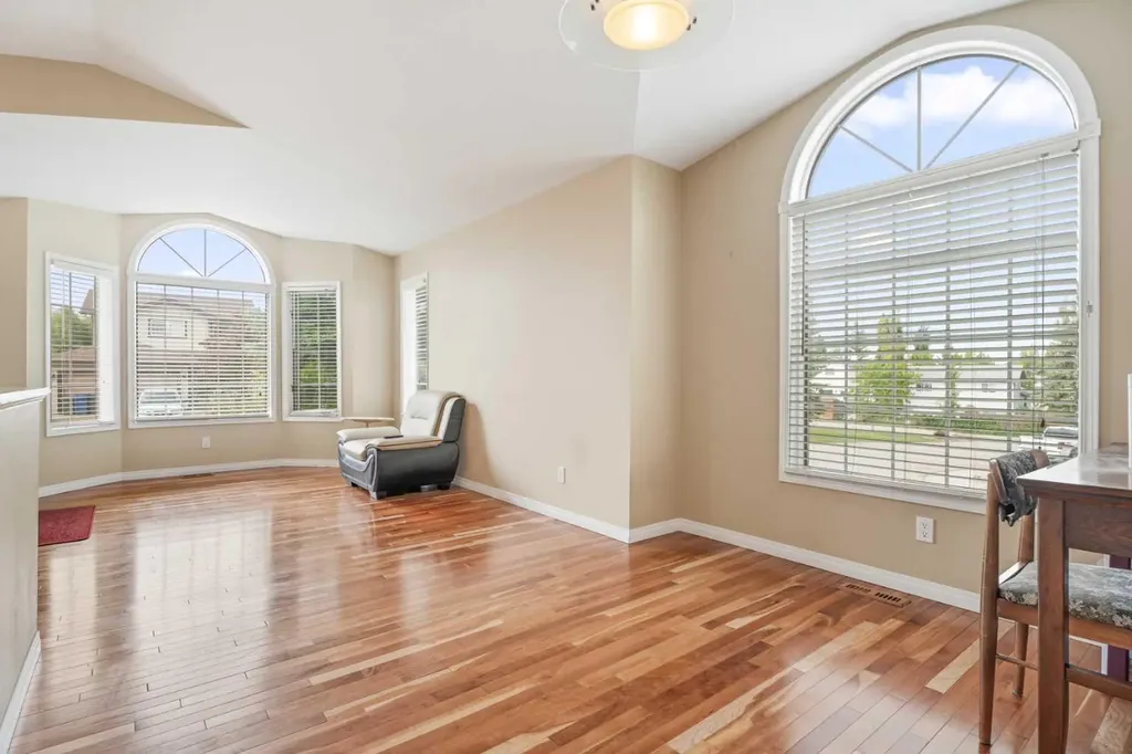 454 Sheep River Point Okotoks AB T1S 1S3