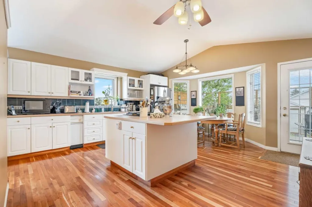 454 Sheep River Point Okotoks AB T1S 1S3