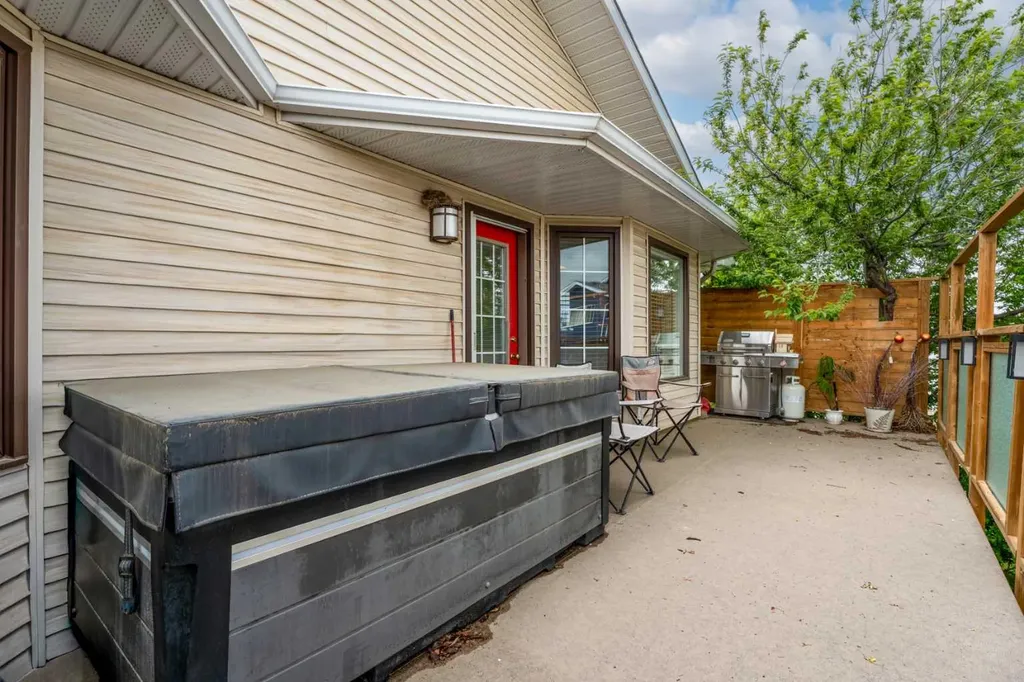 454 Sheep River Point Okotoks AB T1S 1S3