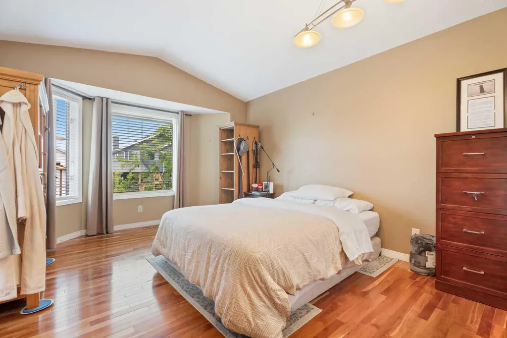 454 Sheep River Point Okotoks AB T1S 1S3