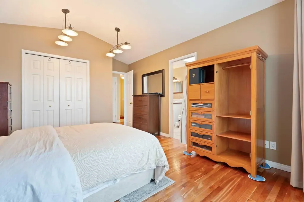 454 Sheep River Point Okotoks AB T1S 1S3