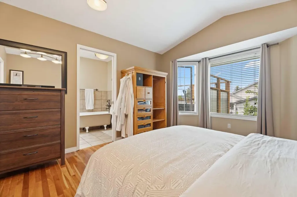 454 Sheep River Point Okotoks AB T1S 1S3