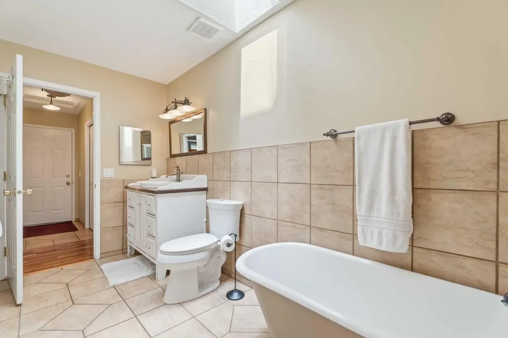 454 Sheep River Point Okotoks AB T1S 1S3