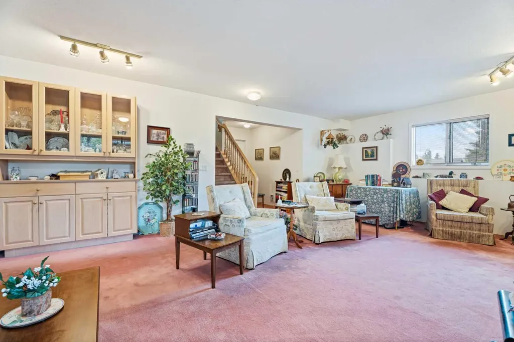454 Sheep River Point Okotoks AB T1S 1S3