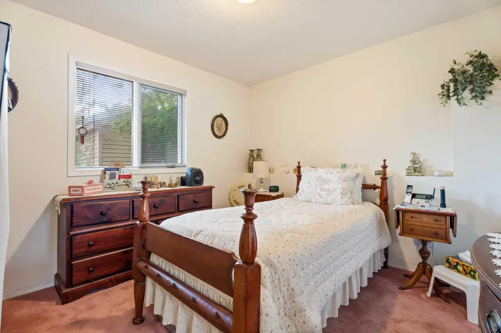 454 Sheep River Point Okotoks AB T1S 1S3