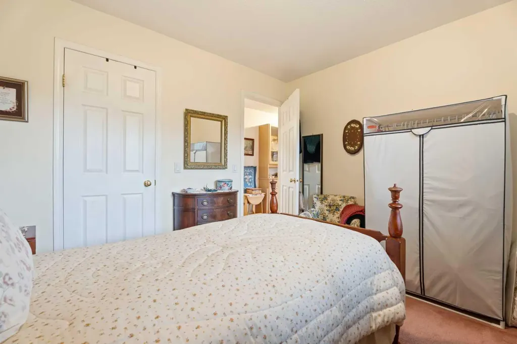 454 Sheep River Point Okotoks AB T1S 1S3