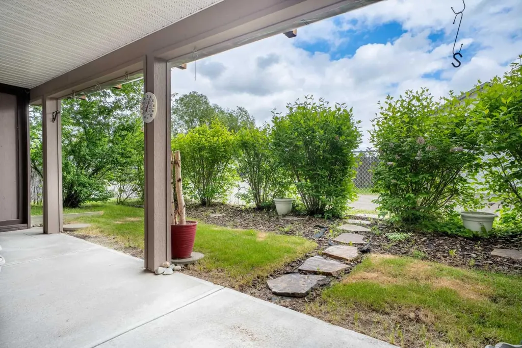 454 Sheep River Point Okotoks AB T1S 1S3