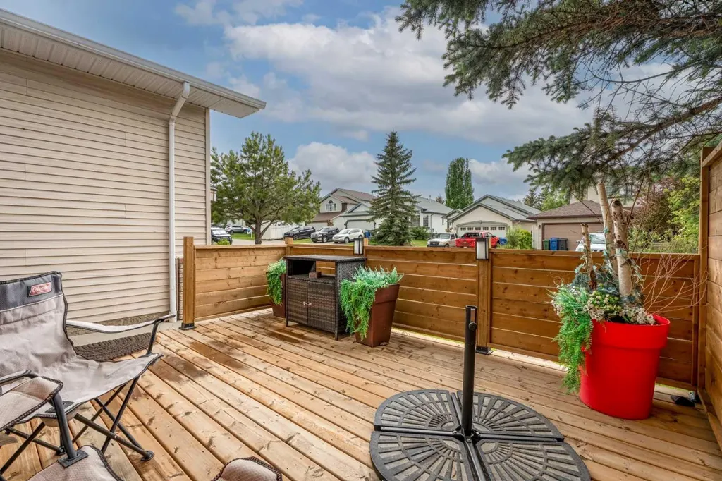 454 Sheep River Point Okotoks AB T1S 1S3